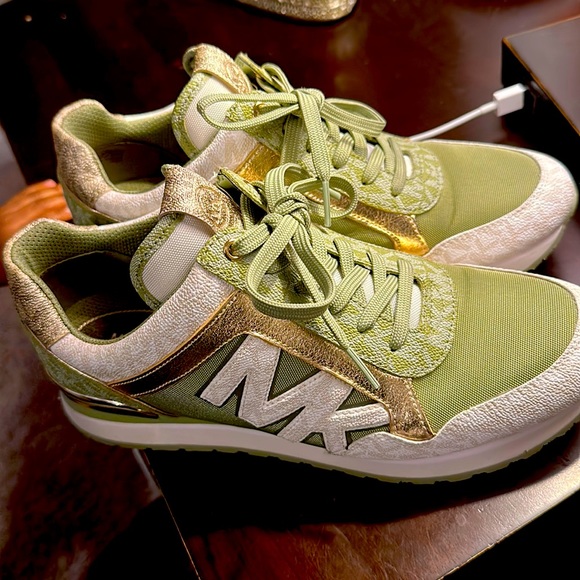 Mk shoes size 9 1/2 - Picture 1 of 2